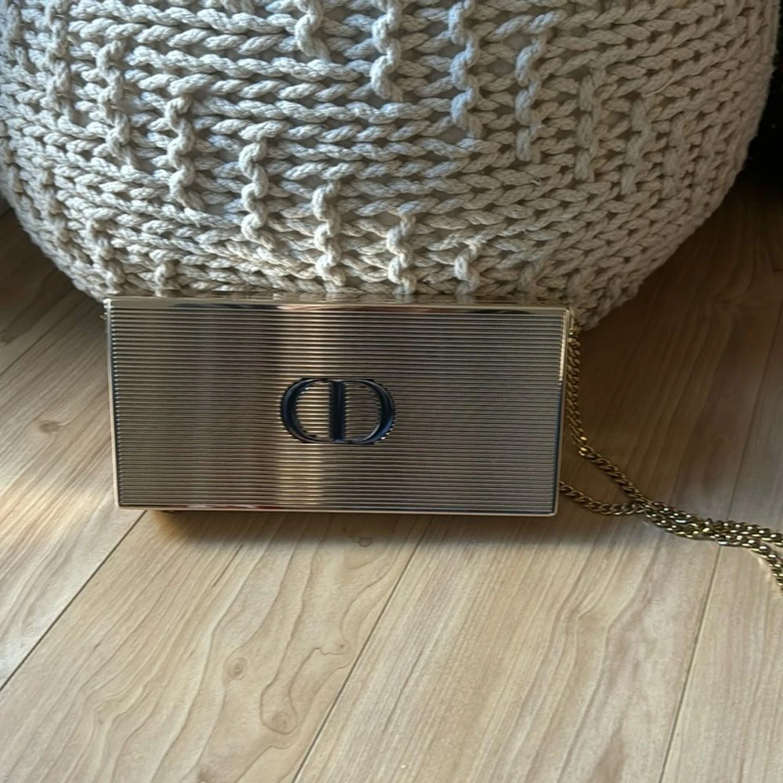 Étui à rouge à lèvres Christian Dior   Pochette avec chaîne sangle