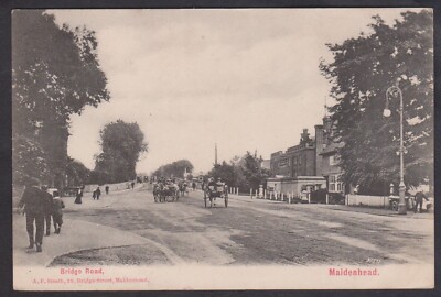 1904 AK BRÜCKENSTRASSE, MAIDENHEAD, BELEBTE STRASSE MIT PFERD UND KARREN & MENSCHEN