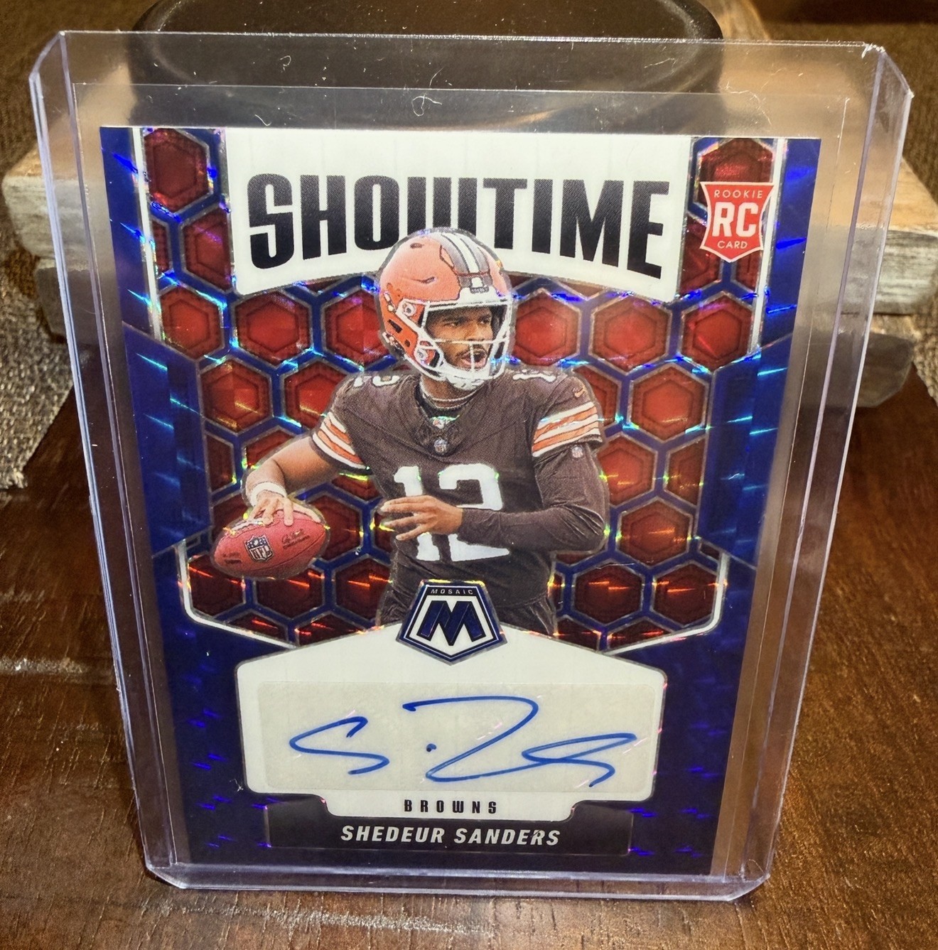 Shedeur Sanders 2025 Panini NFL Mosaic RC Showtime Auto Blue /99 #SOS-SSA