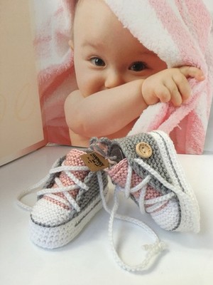 Babyschuhe Chuck 9cm Grau/Rose 0-3M Handmade gestrickt gehäkelt Handarbeit Neu