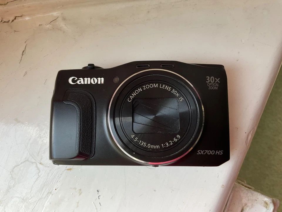 Canon PowerShot SX700 HS 16.1MP Digital Camera 16.1 mp 30x  zoom - Lowe pro bag - Image 2 of 4