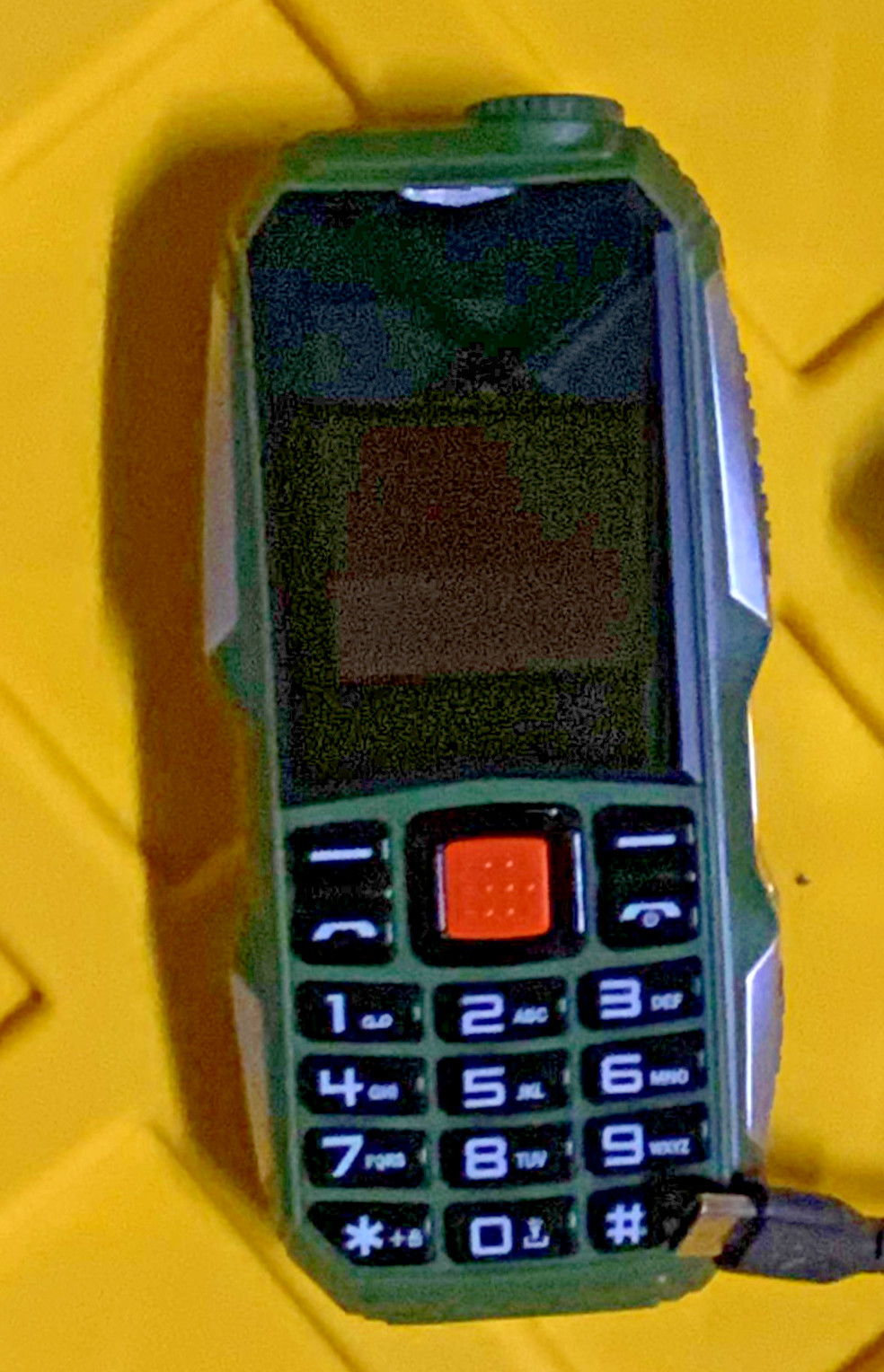 Rugged Outdoor GSM Cell Phone Green Keypad Flashlight Unlocked Charger