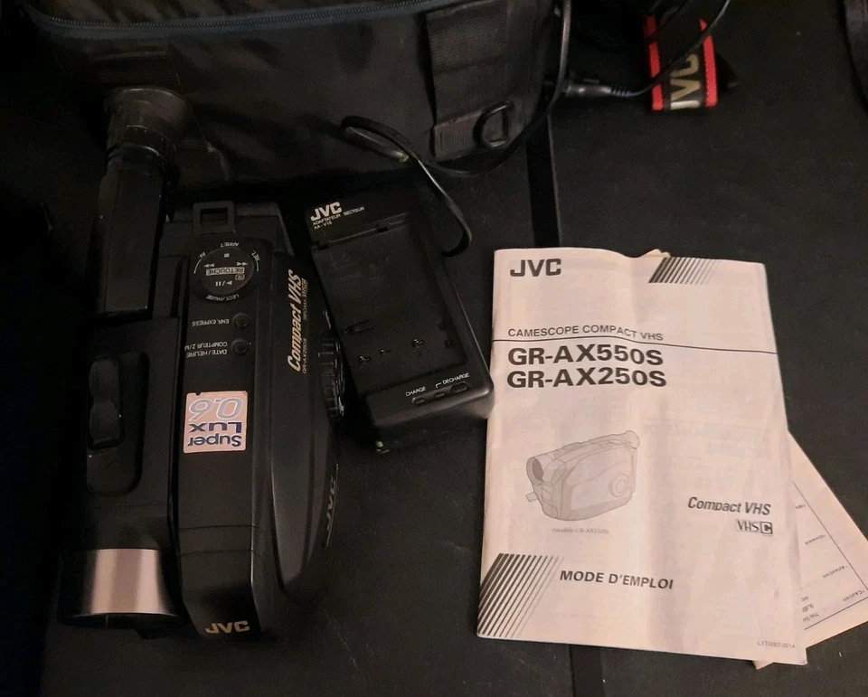 Camescope JVC GR AX250S VHS Compact Tbe - Photo 2/3
