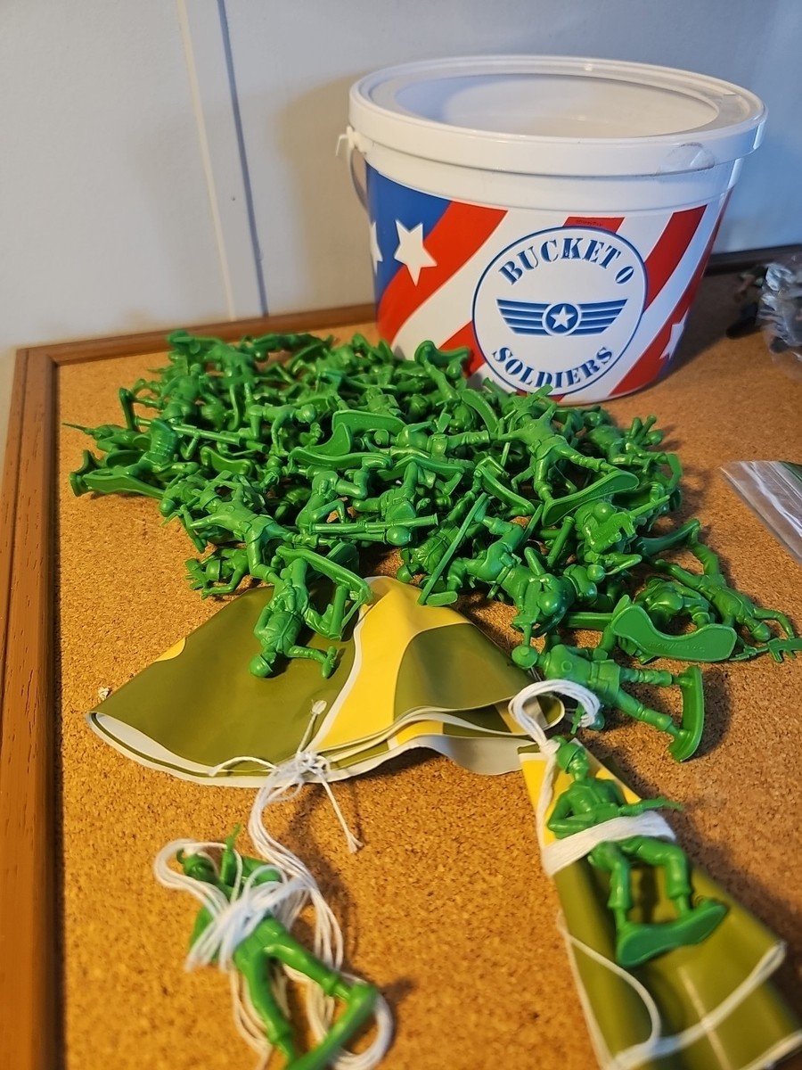 Toy Story Bucket O Soldiers Thinkway Toys 66/72 No Lid Pre-own