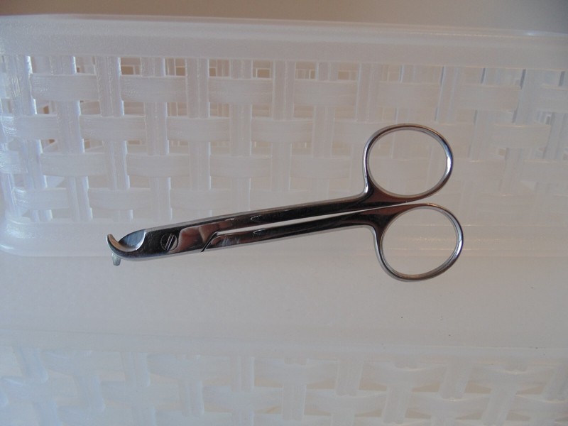 MILTEX VANTAGE WHITE NAIL DOG SCISSORS MODEL V1718