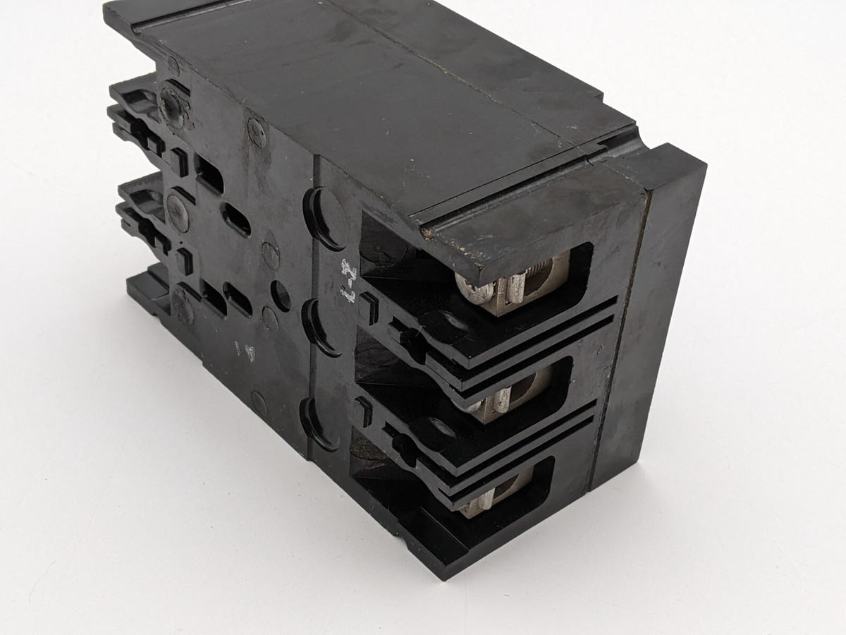 GE Interruttore Scatolato Non Automatico TED134Y100 – 100A 3P 480V (Usato, SENZA ETICHETTA)