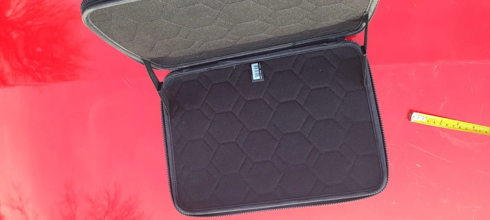 Funda protectora de transporte Thule Gauntlet MacBook Pro Foto 4 de 4