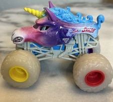 Sparkle Smash Unicorn Monster Jam 1:64 Car Rainbow Glitter White Tires