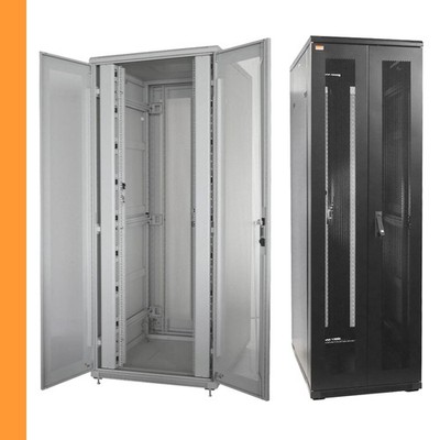 19'' Netzwerkschrank perforierte Doppeltüren 42HE Set + 4 Lüfter PDU & Fachböden