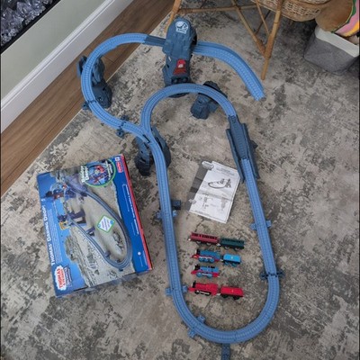 Thomas & seine Freunde TrackMaster Thomas Daring Drop Spielset verpackt mit Zügen