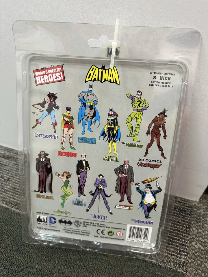 DC Comics Batman Series 4 COMMISSIONER JIM GORDON 8" Retro Action Figure NEW - Image 2 of 3