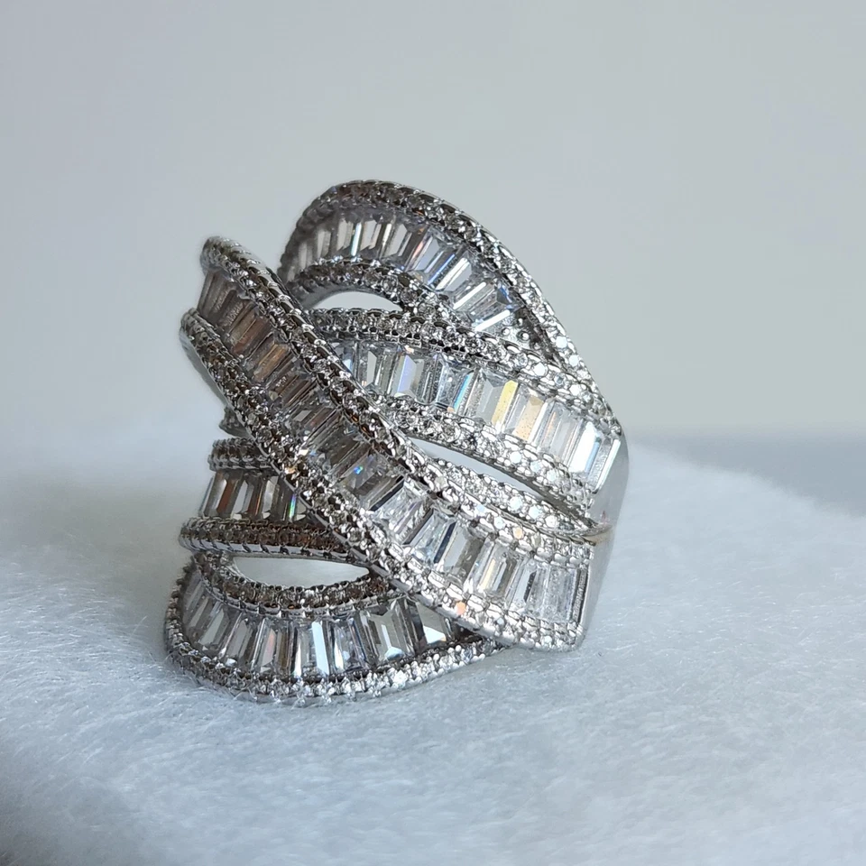 Anillo llamativo redondo y baguette circonita cúbica | Rodio sobre plata de ley | Talla 9, 13 g Foto 2 de 4