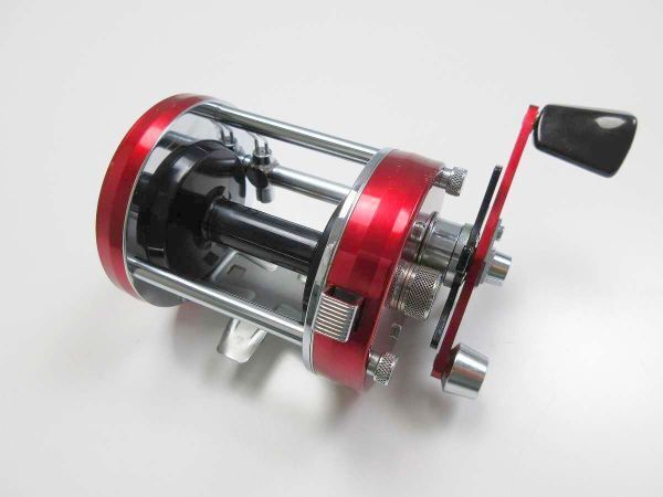 ABU ambassadeur 7000 レッド Abu Garcia Ambassadeur® 7000 C Round Baitcast Reel | Abu