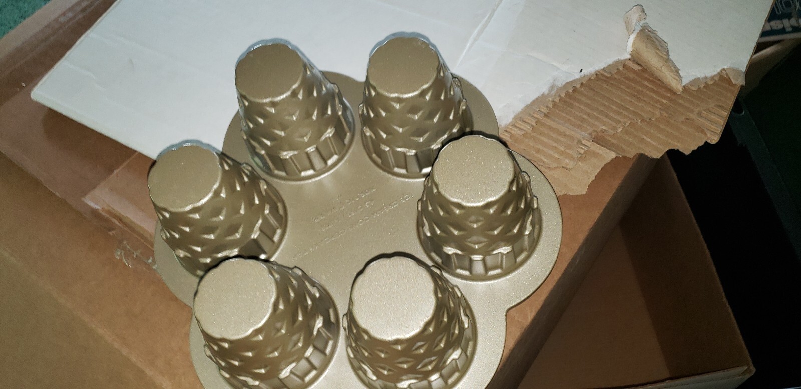 NORDIC WARE ICE CREAM CONE CUPCAKE PAN 4.5 CUPS / 1 LITER / 6 cupcakes