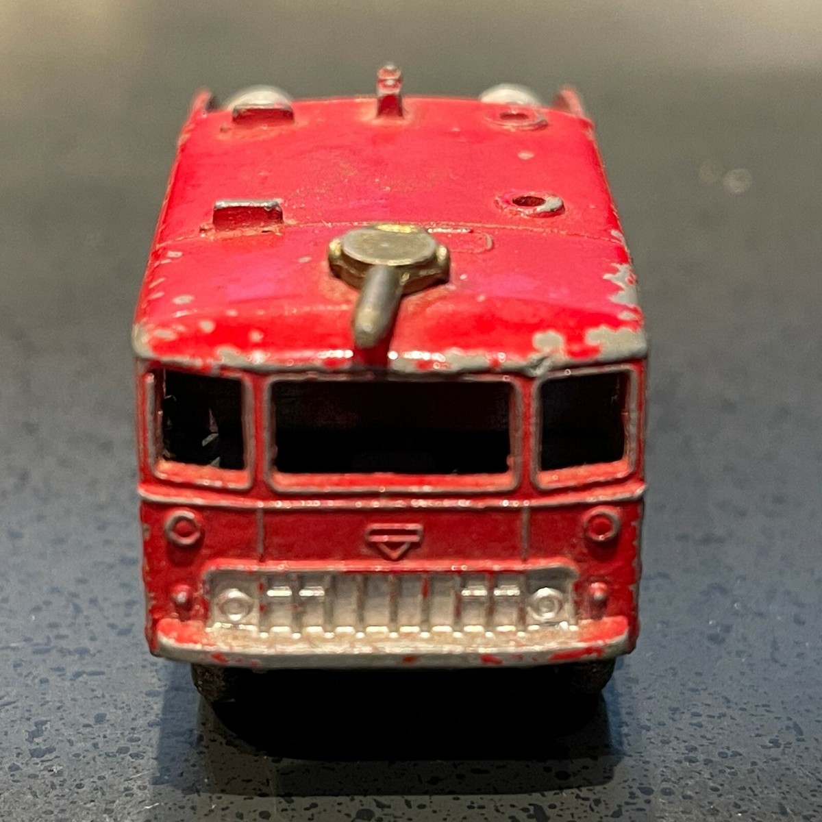 MATCHBOX N°63 FOAMITE CRASH TENDER 1964 Matchbox Lesney Vintage #63-B1 Foamite Crash Tender Gold