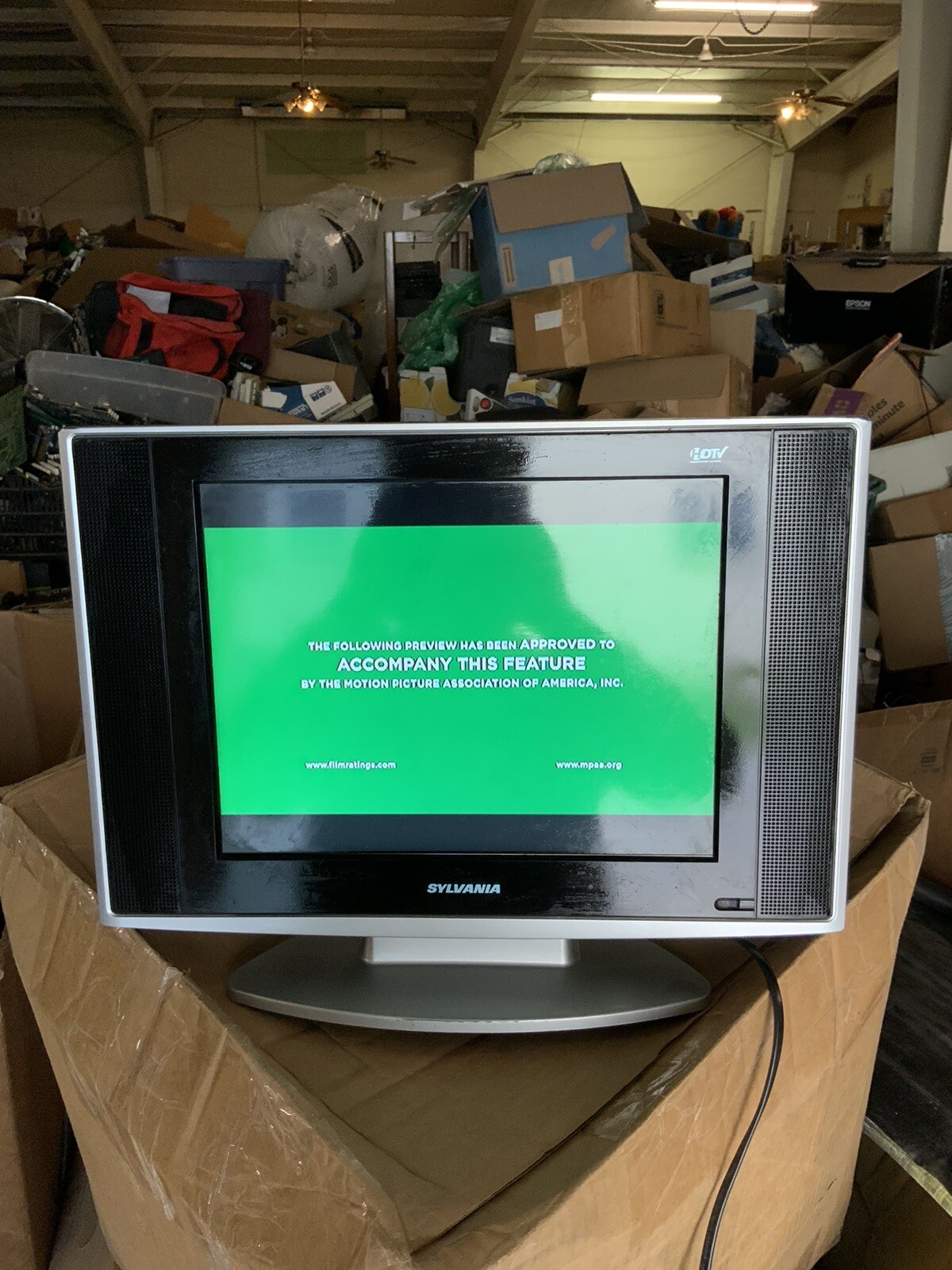 Sylvania LD155SC8 LCD TV/DVD Combo 15" Flatscreen HDTV RV small kitchen