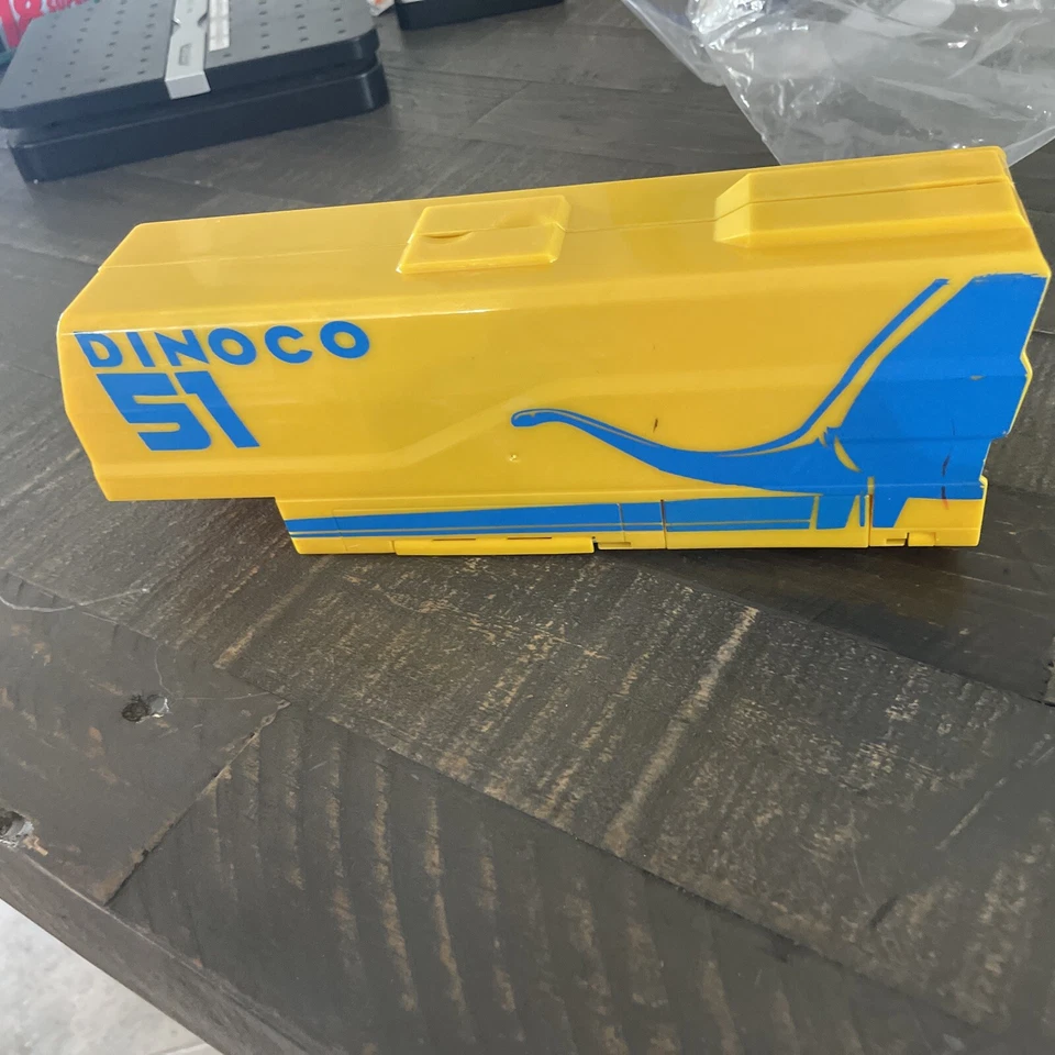 Camión para 51 autos Disney Dinoco SOLO plataforma grande amarilla 2017 juego Mattel abierto dc7 Foto 2 de 4