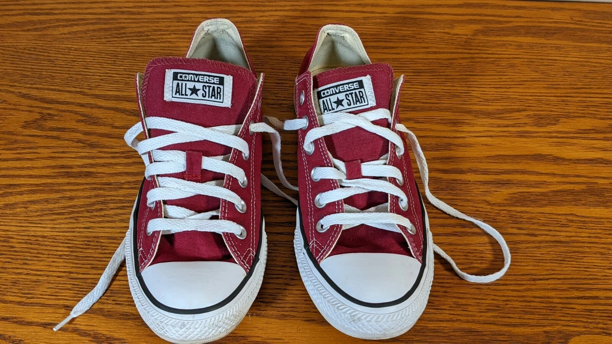 Size 7 Converse Chuck Taylor Burgundy