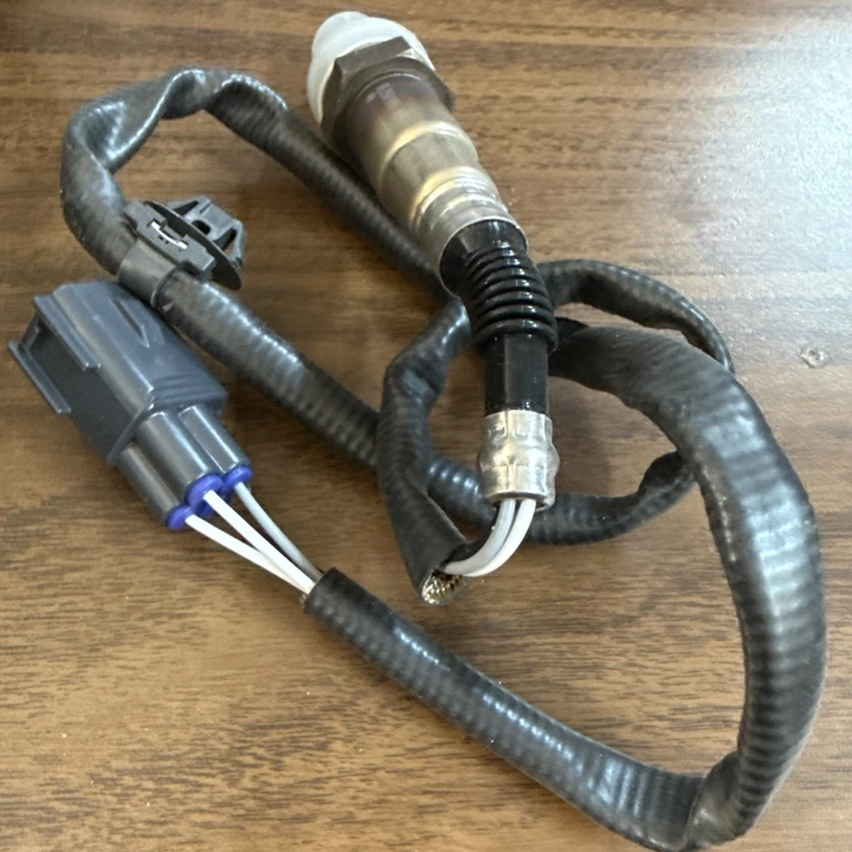 Bosch 13643 diseñado con sensor de oxígeno para Lexus IS300 2001 3,0 L-L6 Foto 3 de 4