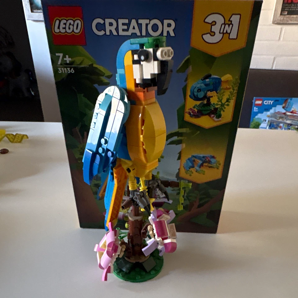 LEGO Creator 31136 Exotic Parrot