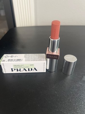 prada light glowing lip color U019