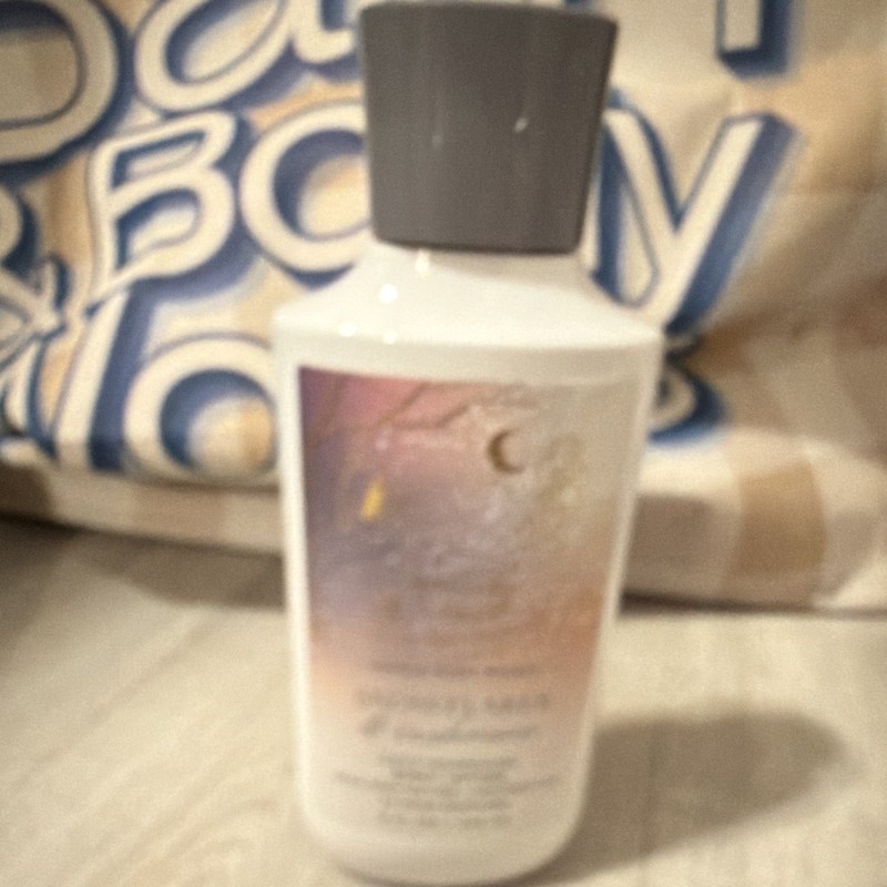 Bath & Body Works Body Wash for Unisex Adults, Body Area, White Color