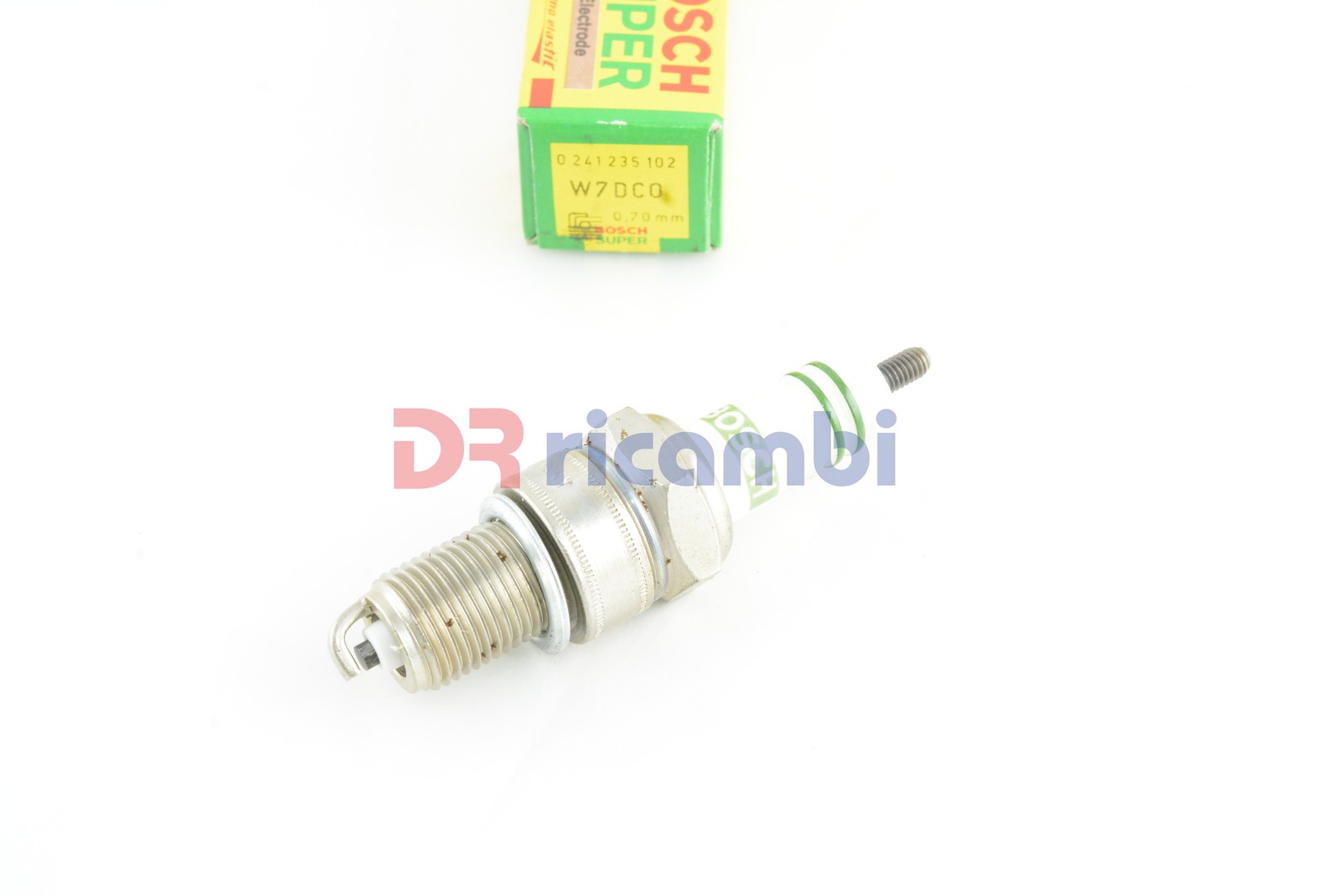 BOSCH Spark Plug 0241235102 For BMW 3 Fiat 131 Ford Escort Peugeot 505