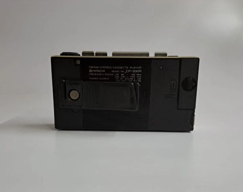 Radio casete estéreo Hitachi CP 200R FM AM de colección  Foto 3 de 4