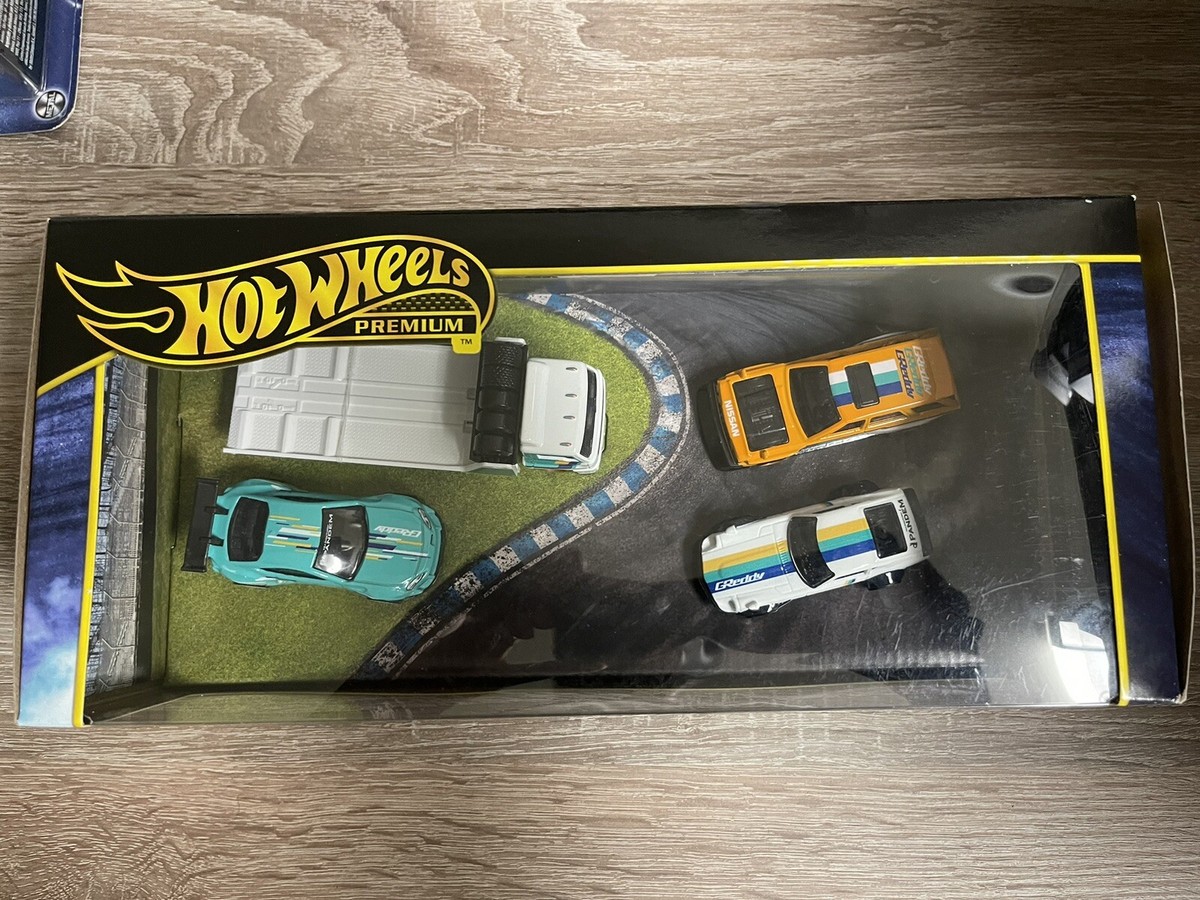 Hot Wheels Diorama Fleet Street Pandem Subaru BRZ, Nissan Maxima