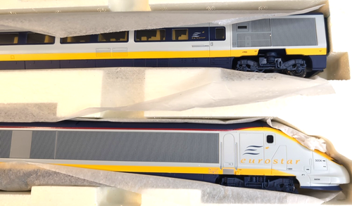 HORNBY RAILWAYS- Class 373 Locomotives (1 Powered & 2 Saloon Cars) EUROSTAR- OO - Picture 6 of 12