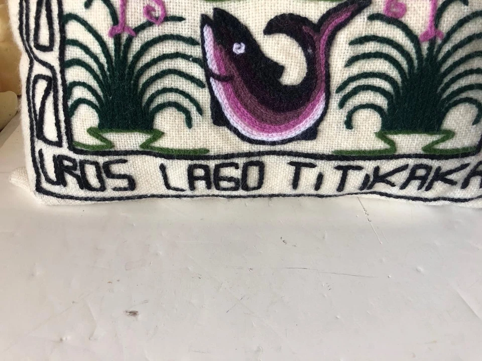 Tapiz de arte popular peruano bordado almohada de lana Uros LagoTitikaka flamencos 16" Foto 3 de 4