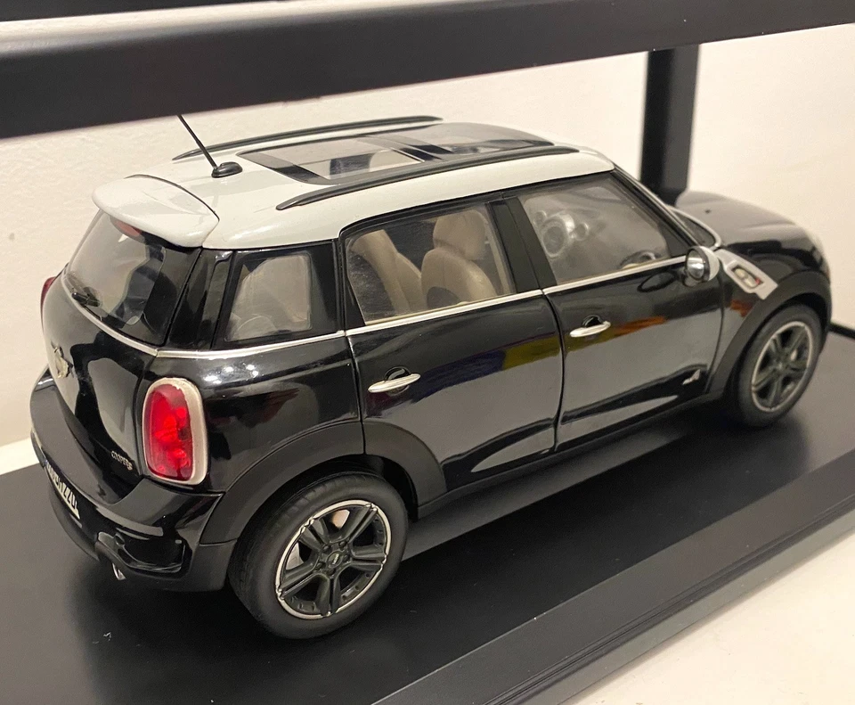 Norev 1/18 Mini Cooper S Countryman All4 en blanco y negro como nuevo en caja Foto 4 de 4