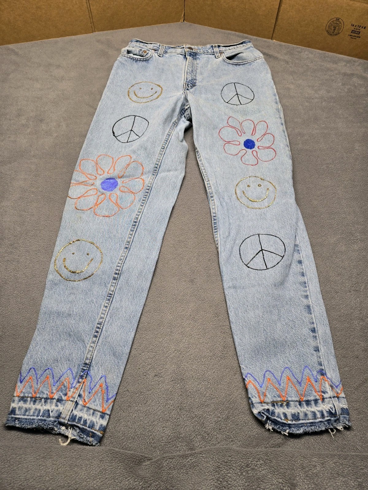 Vintage Levi's 551 Women's Size 12 Medium Relaxed Fit Tapered Leg Painted  thumbnail 9