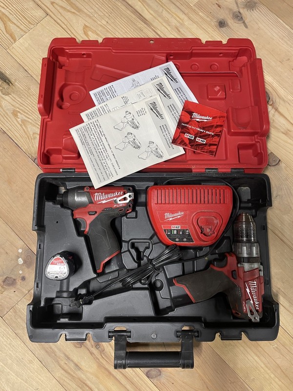 Milwaukee M12 12V 2-Tool Combo Kit -Hammer Drill and Impact Driver W/ Batt&Chgr