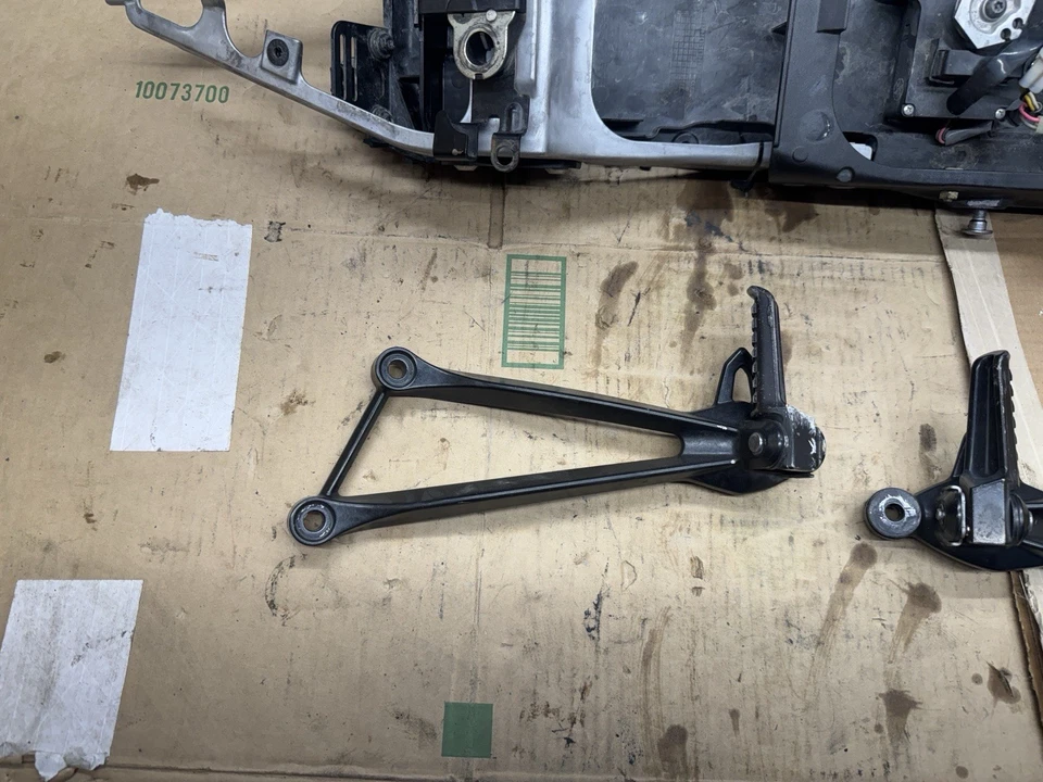 Subchasis trasero 09 Kawasaki Ninja ZX6R ZX600R ZX10R ZX636 32160-03998 Foto 2 de 4