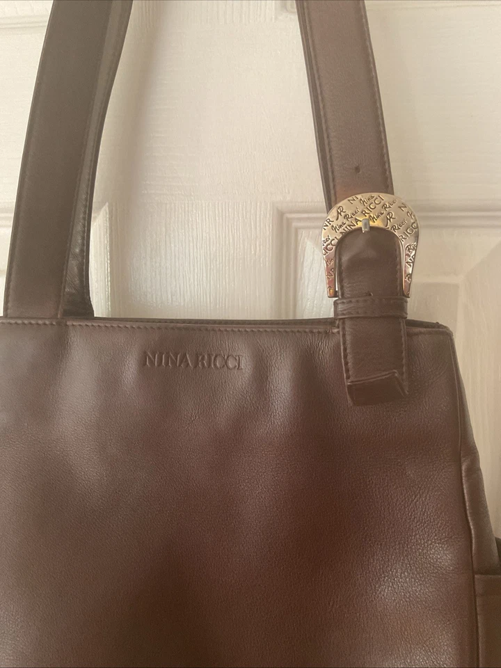 BOLSO/MONEDERO DE MANOS NINA RICCI COLOR MARRÓN Foto 2 de 4