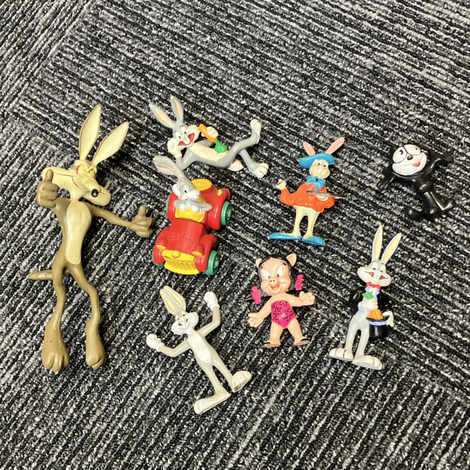 Warner Bros. Wile E. Coyote Bugs Bunny Figurines Looney Tunes Plastic Animation