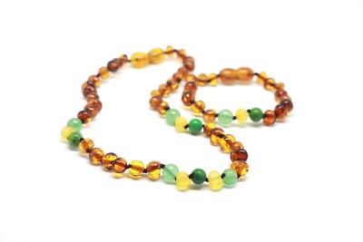 Baltischer Bernstein Karamell, grüne Edelsteine Fußkettchen, Armband und Halsketten für Damen.