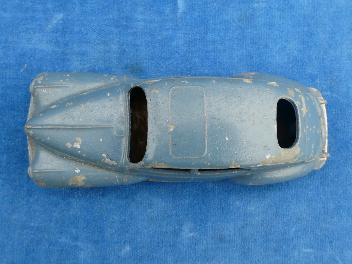Dinky Toys Peugeot 203 N°24R – 1/43 – Métal, Fabriquée En France – Occasion