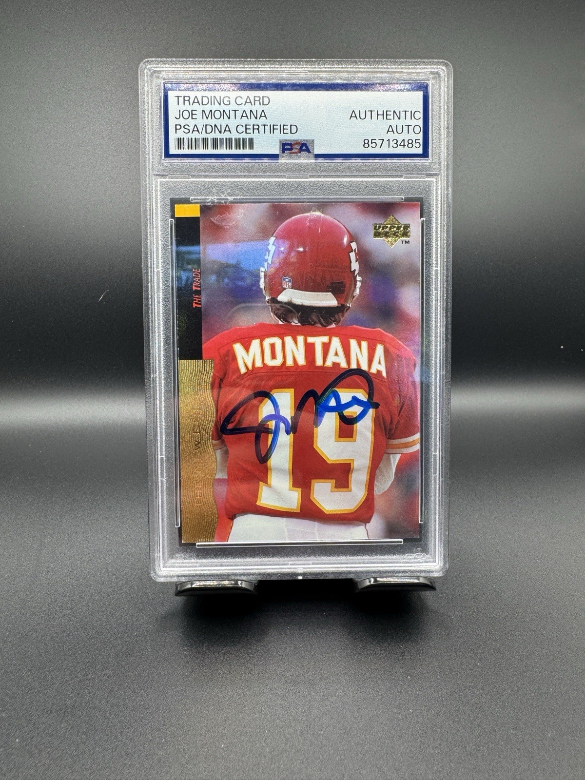 Upper Deck 1995 Joe Montana #26 The Trade Hard Signed Auto PSA/DNA 85713485