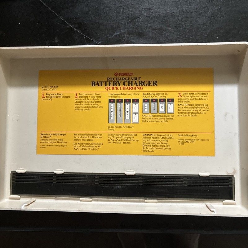 Vintage Eveready FCC10 NiCd Battery Charger for AA AAA C D 9V Batteries w/ NiCd