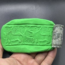 Ancienne perle de sceau cylindre en pierre de jade animaux taille-douce rare