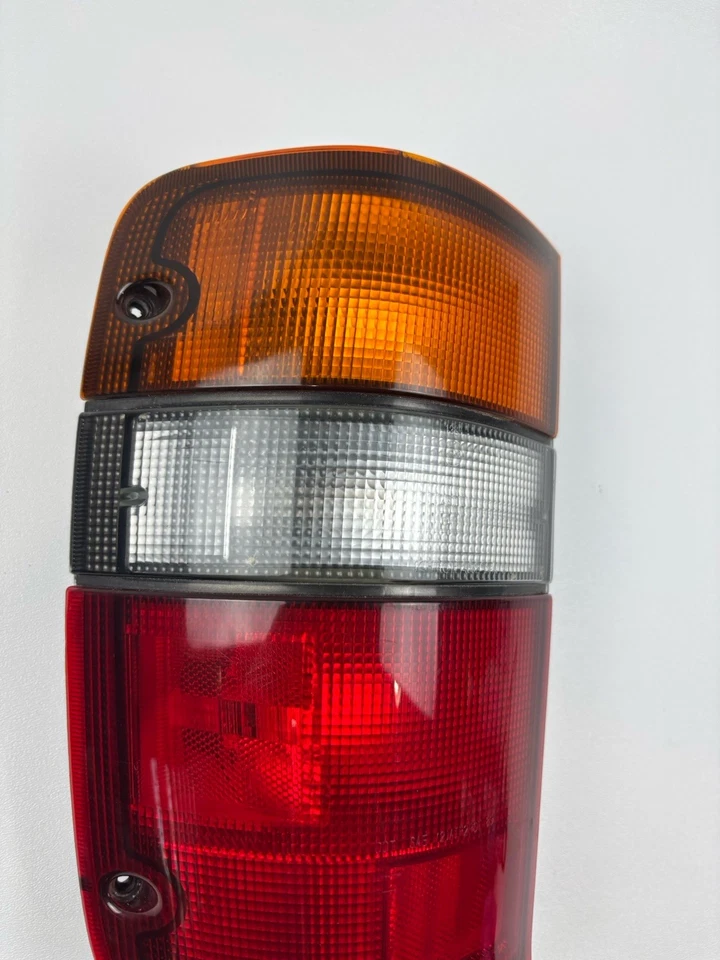 1992 - 1999 Isuzu Trooper Acura SLX OEM Factory TailLight LEFT DRIVERS 92-99 - Image 2 of 4