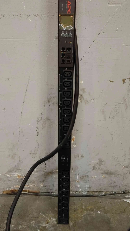 Apc AP8941 Rack PDU 2G, Switched, ZeroU, 30A, 200/208V, (21) C13 & (3) C19 - Image 3 of 4