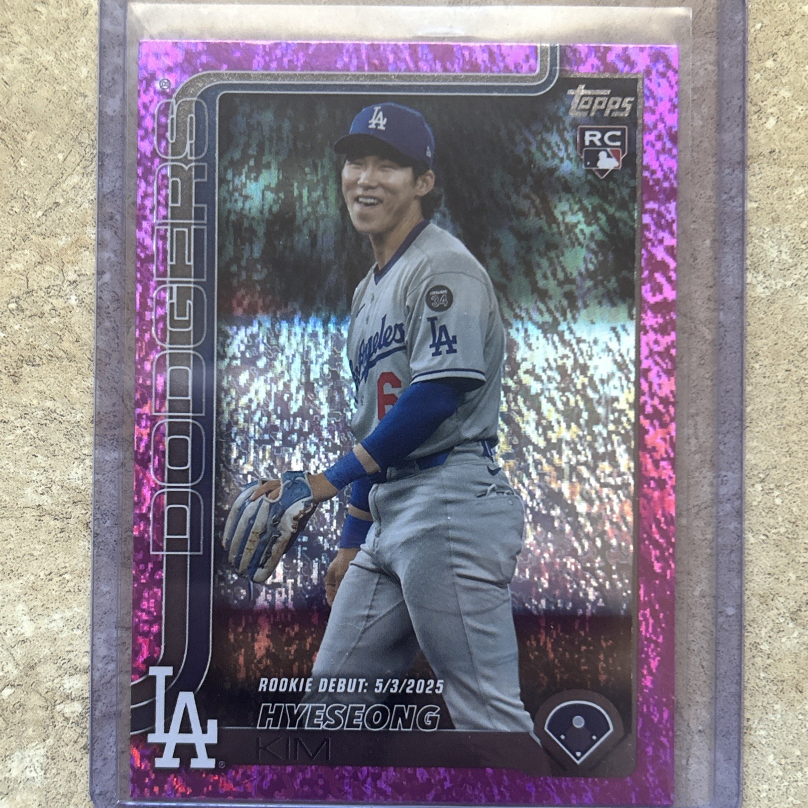 2025 Topps Update Hyeseong Kim RC Rookie Debut Pink Holo Foil SP #US312- Dodgers