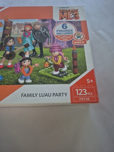 MEGA CONSTRUX DISPICABLE ME 3 FAMILY LUAU PARTY MINIONS BUILDING SET BRICKS. - Picture 2 of 7