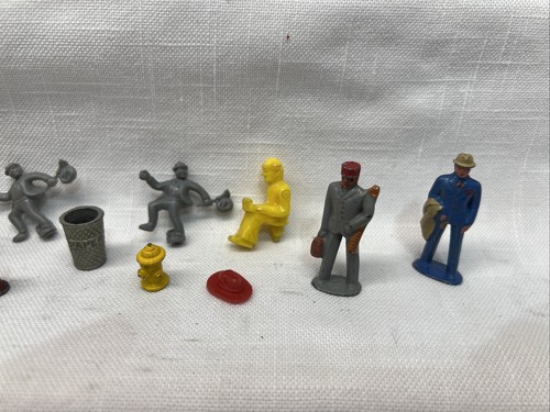 DIECAST "0" SCALE RAILROAD FIGURES PLUS OTHERS 40 PLUS FIGURES - Picture 2 of 9