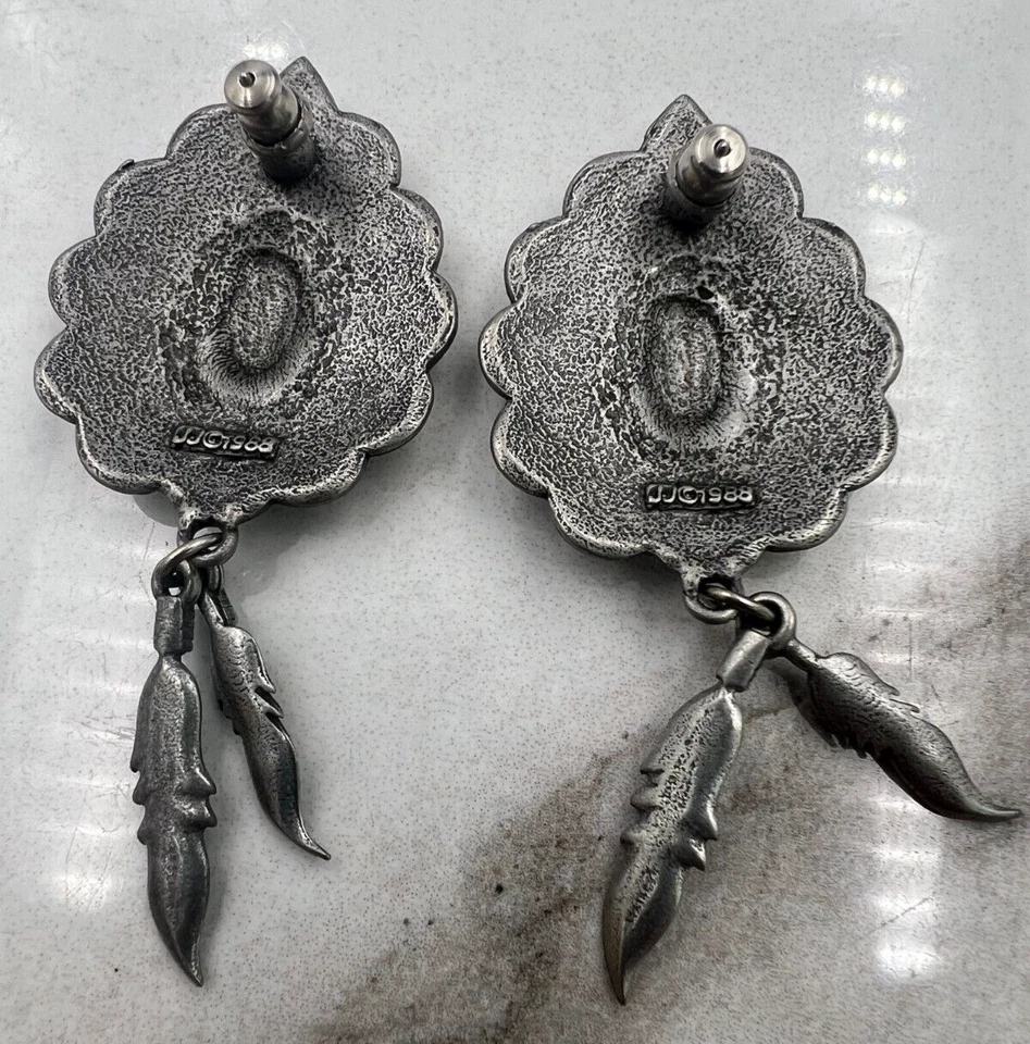 Pendientes De Colección Suroeste Estilo Concho Plumas Peltre JJ 1988 Jonette Joyeros Foto 3 de 3