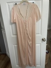 Vanity Fair Made in USA peach pink 3 button robe small vintage lace Nightgown