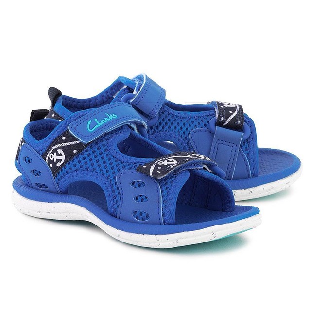 clarks desert boot low